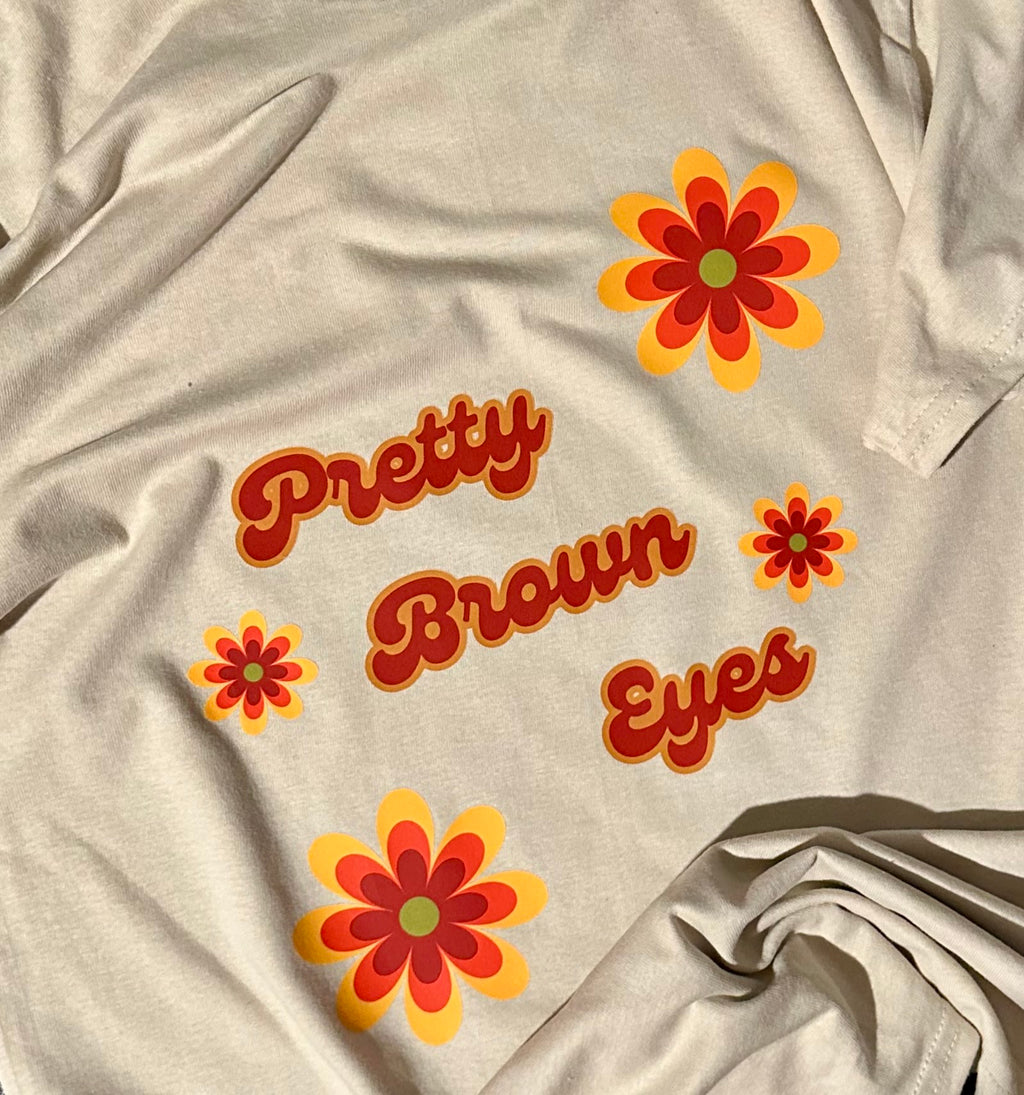 Pretty Brown Eyes Retro T-Shirt – Vintage 70s Daisy Graphic Tee for Gen X Women